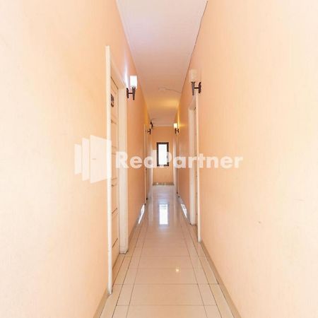 Star Hotel Jaksa Mitra Reddoorz Giacarta Esterno foto