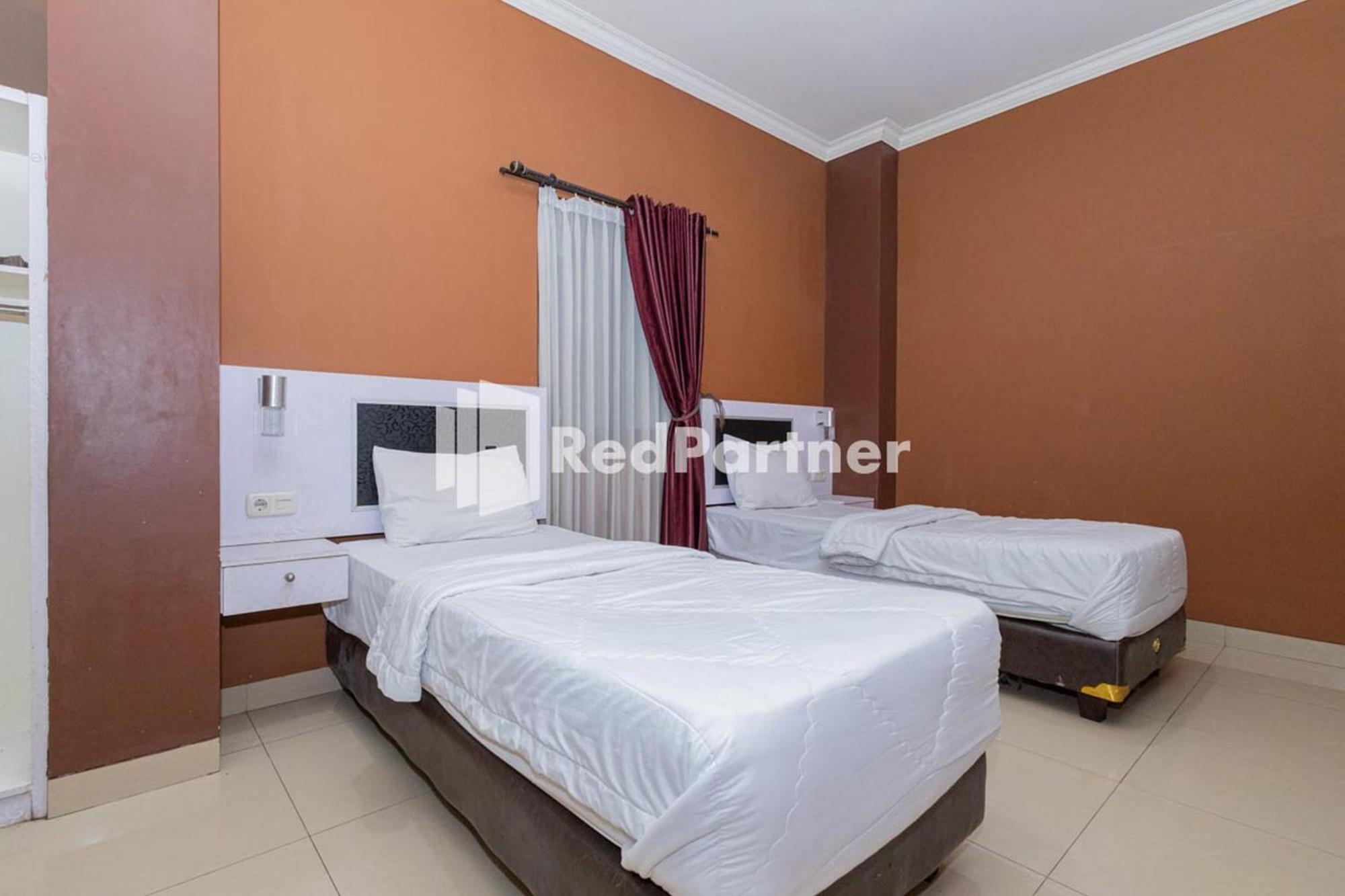 Star Hotel Jaksa Mitra Reddoorz Giacarta Esterno foto