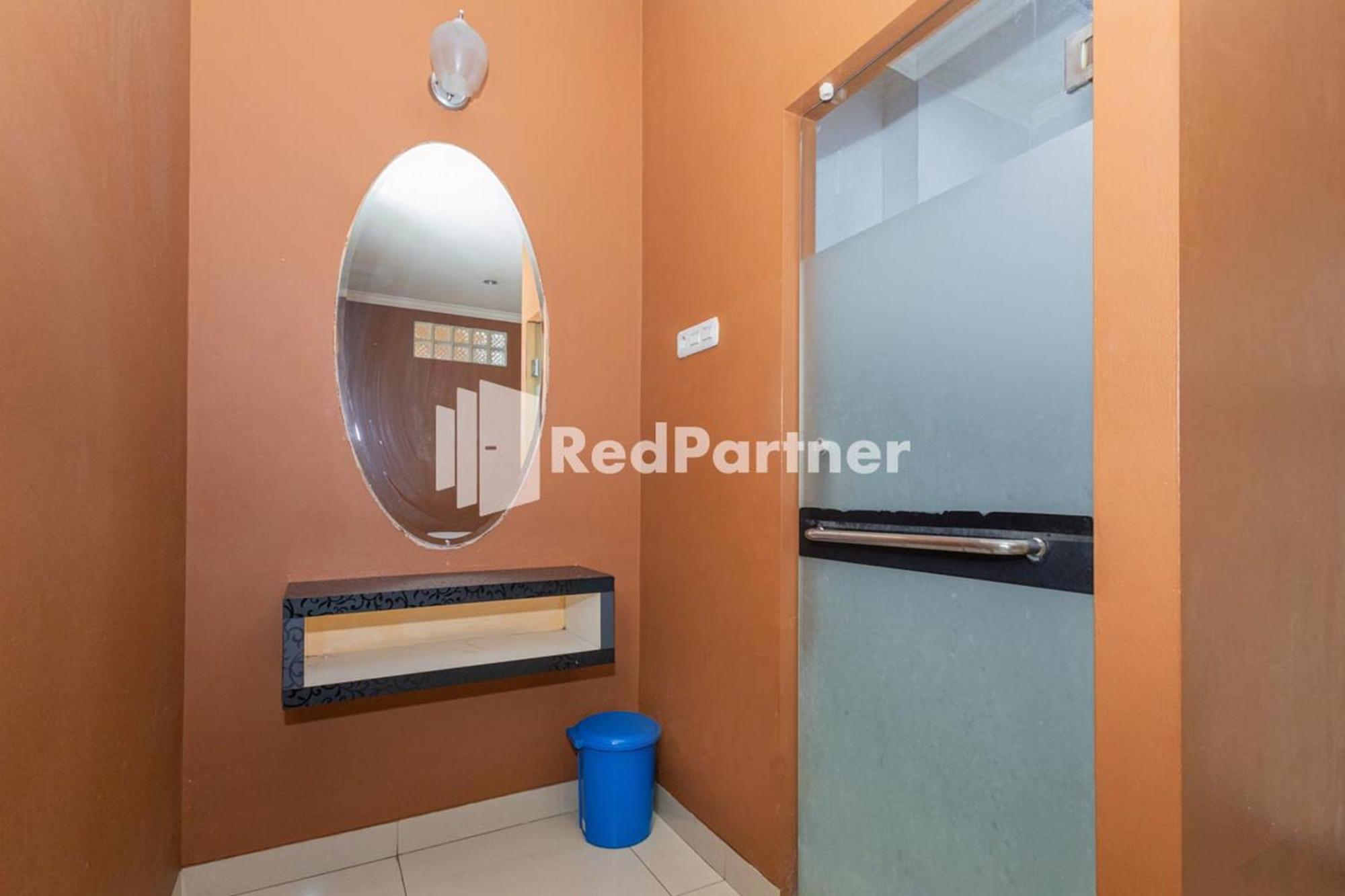 Star Hotel Jaksa Mitra Reddoorz Giacarta Esterno foto