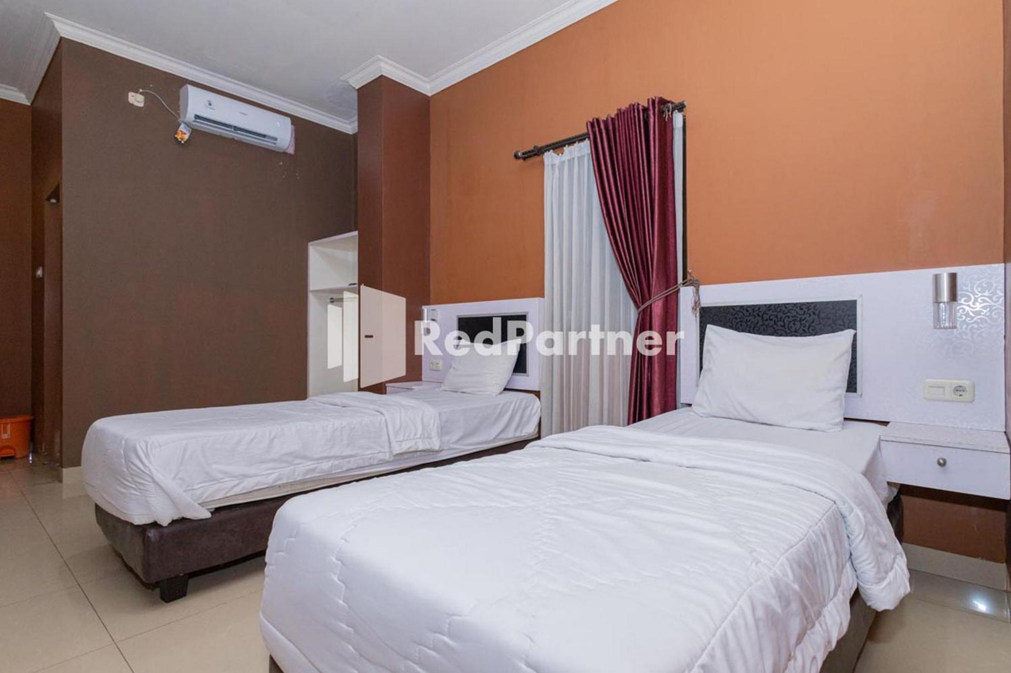 Star Hotel Jaksa Mitra Reddoorz Giacarta Esterno foto