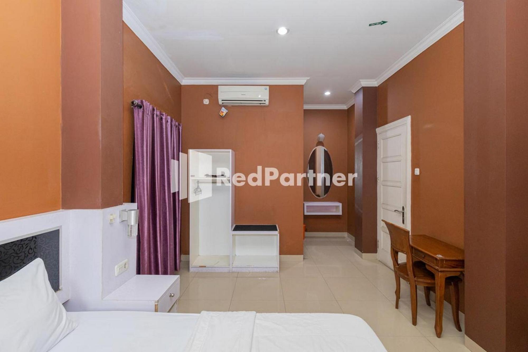 Star Hotel Jaksa Mitra Reddoorz Giacarta Esterno foto