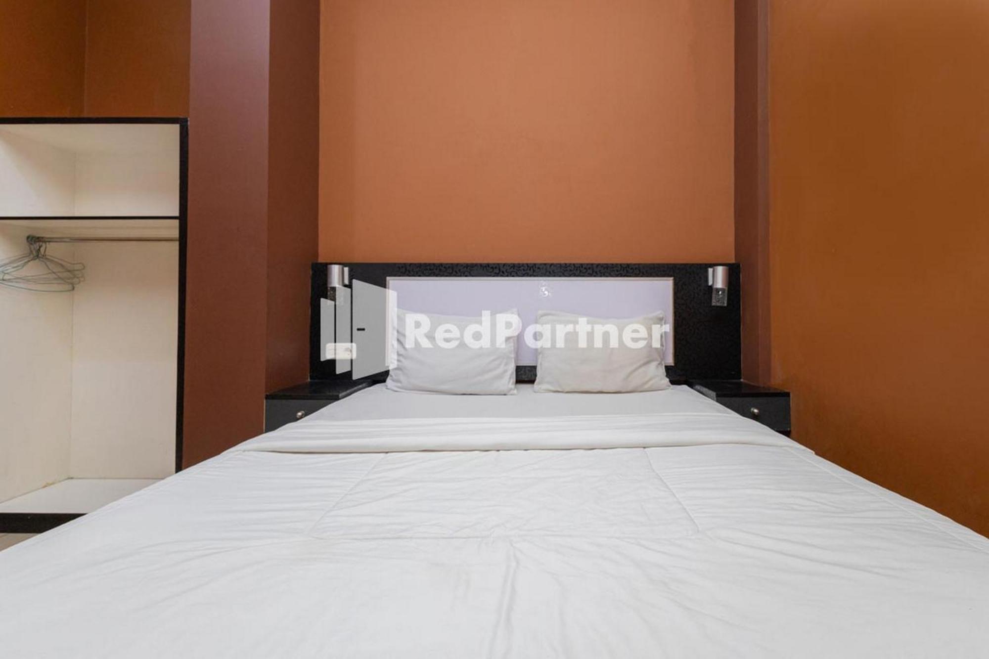 Star Hotel Jaksa Mitra Reddoorz Giacarta Esterno foto